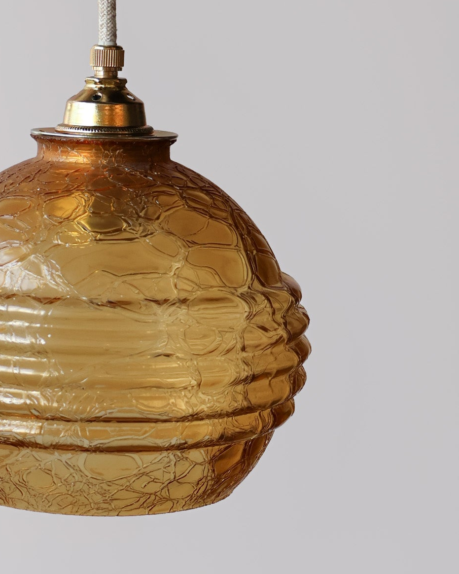 Vintage hanglamp van Lambje met amber
craquele glas