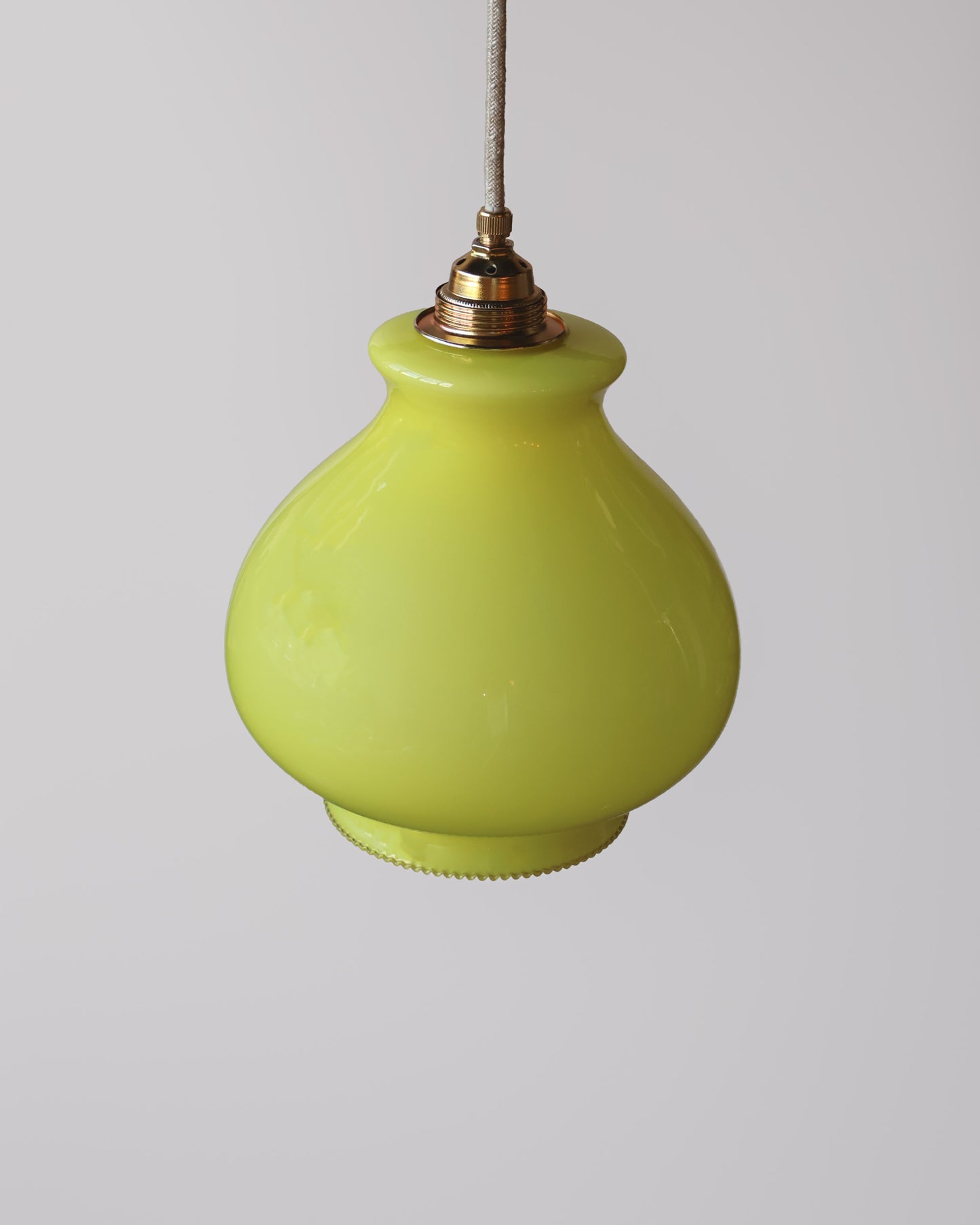 Vintage hanglamp van Lambje met groen
opaline glas