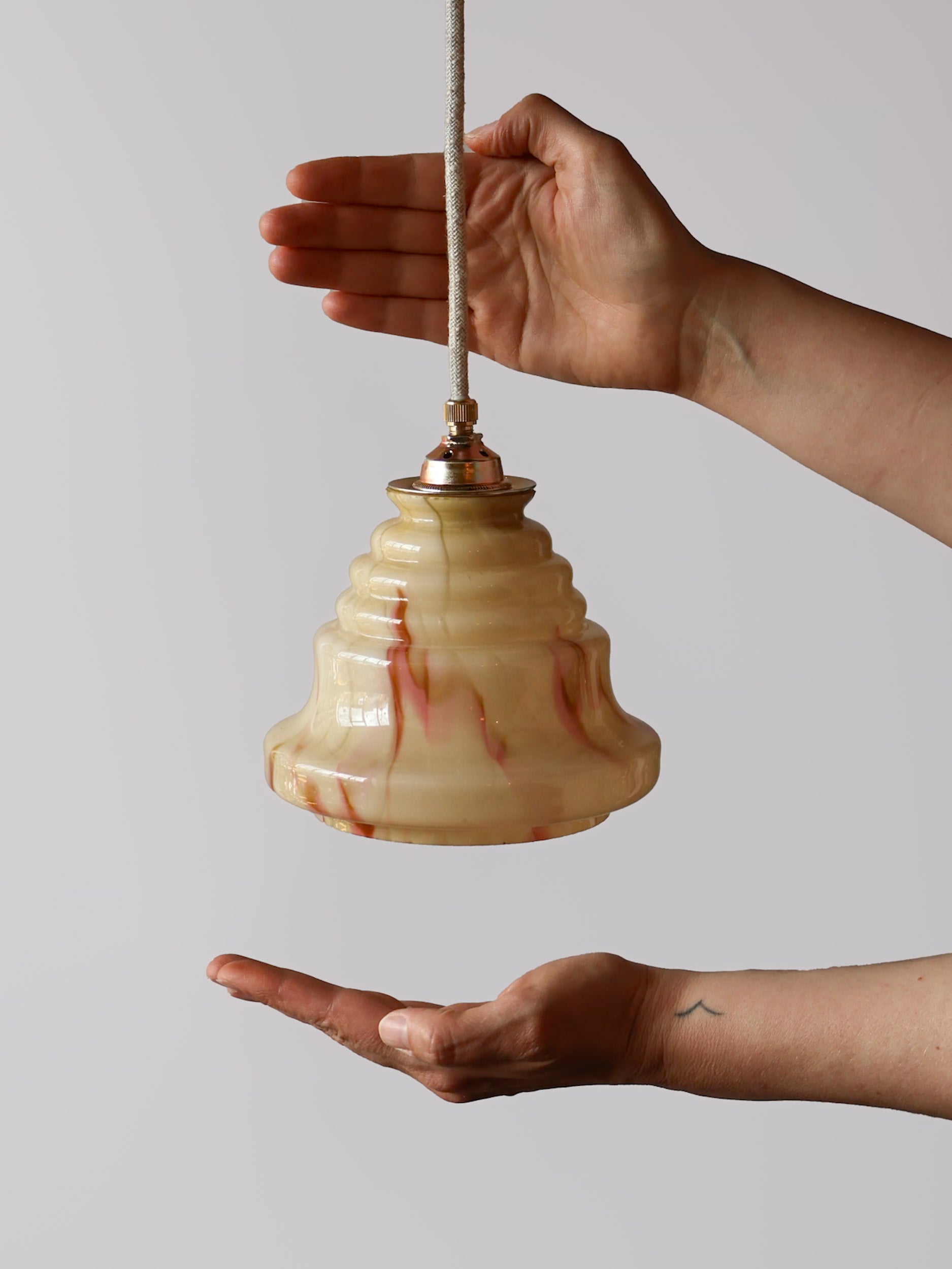 beige vintage gemarmerd glas lamp