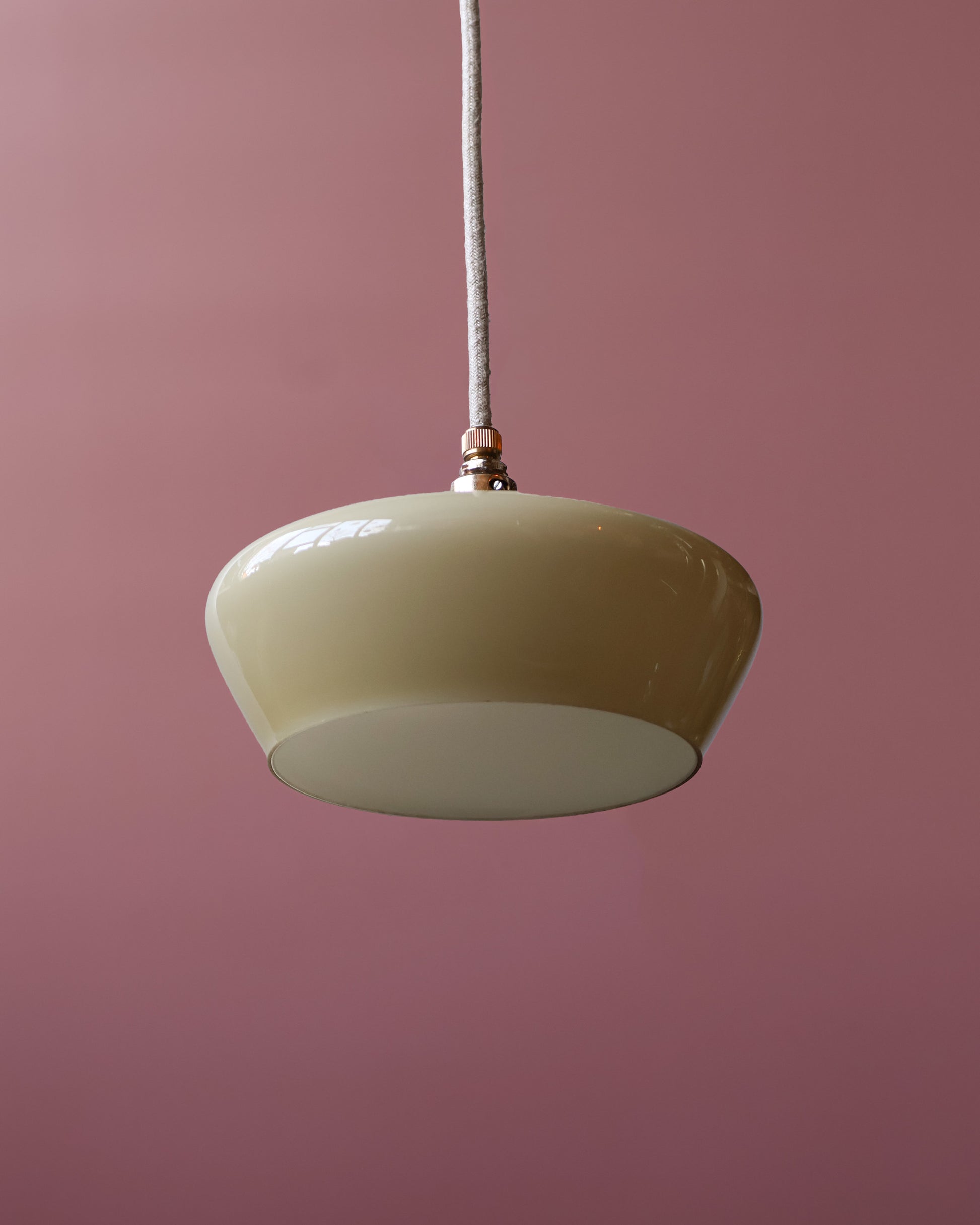 creme vintage lampje van opaline glas