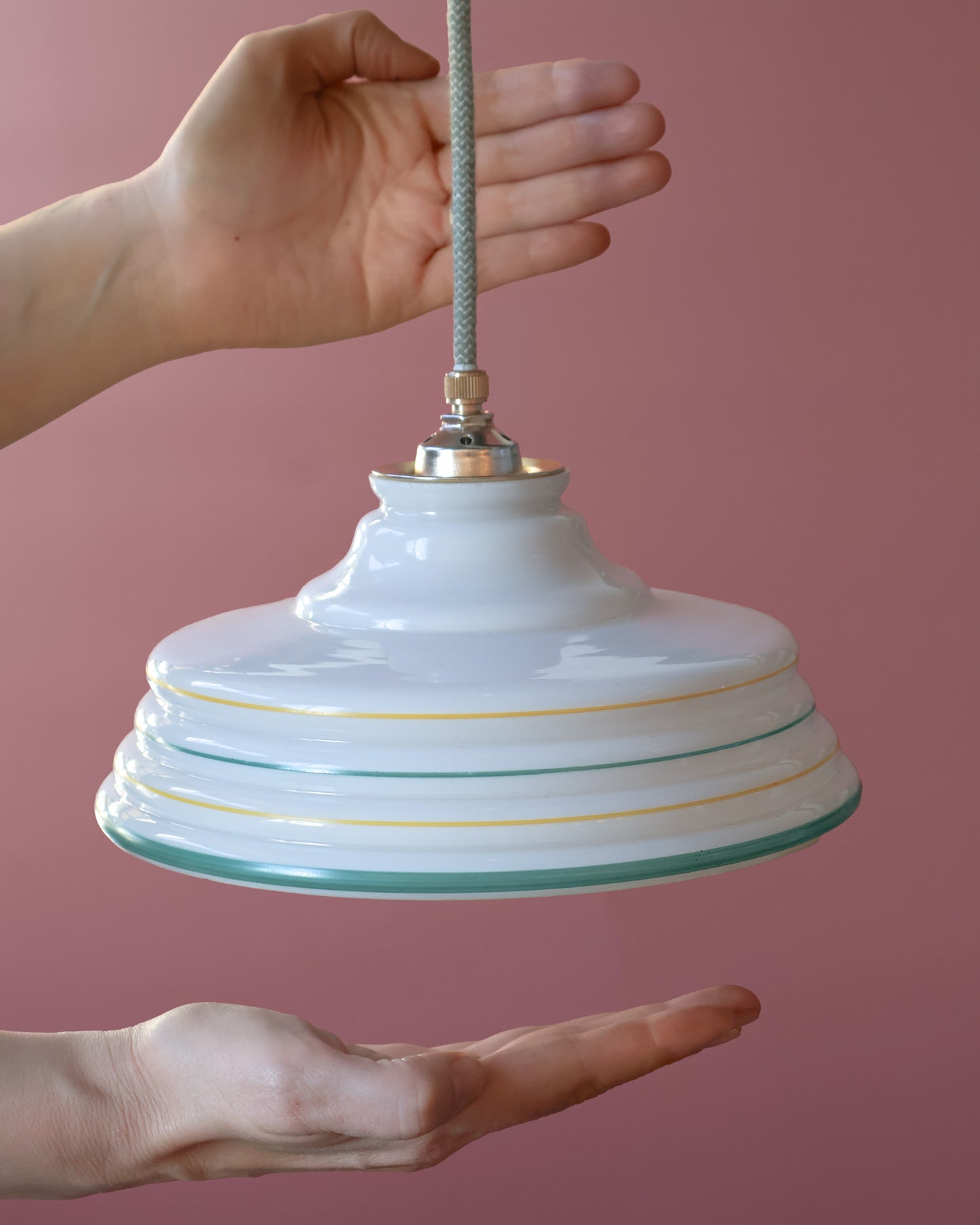 wit vintage lampje van opaline glas