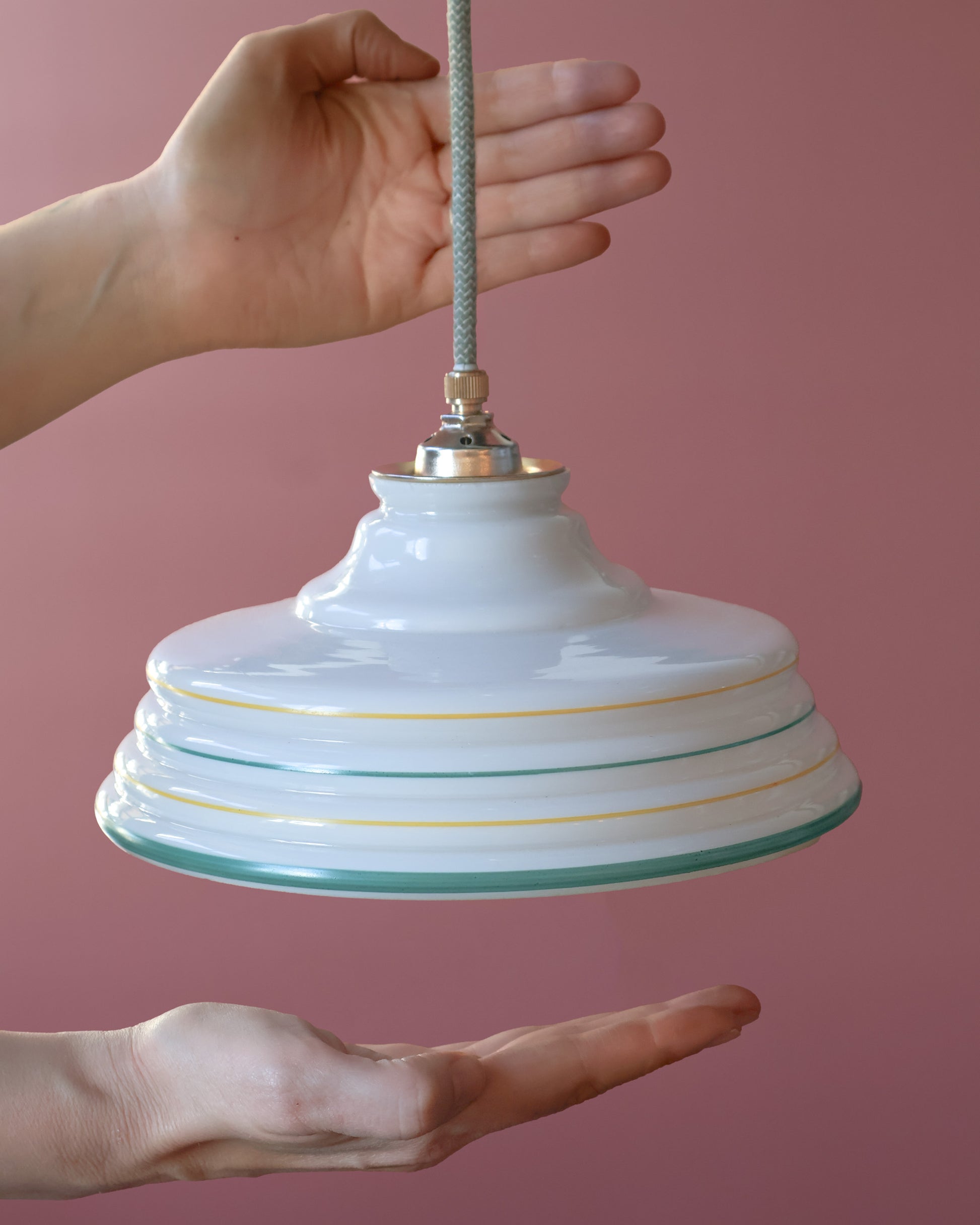 wit vintage lampje van opaline glas