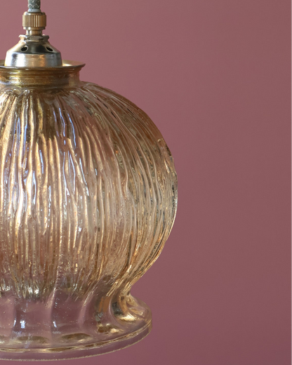 amber vintage lampje van helder gekleurd glas