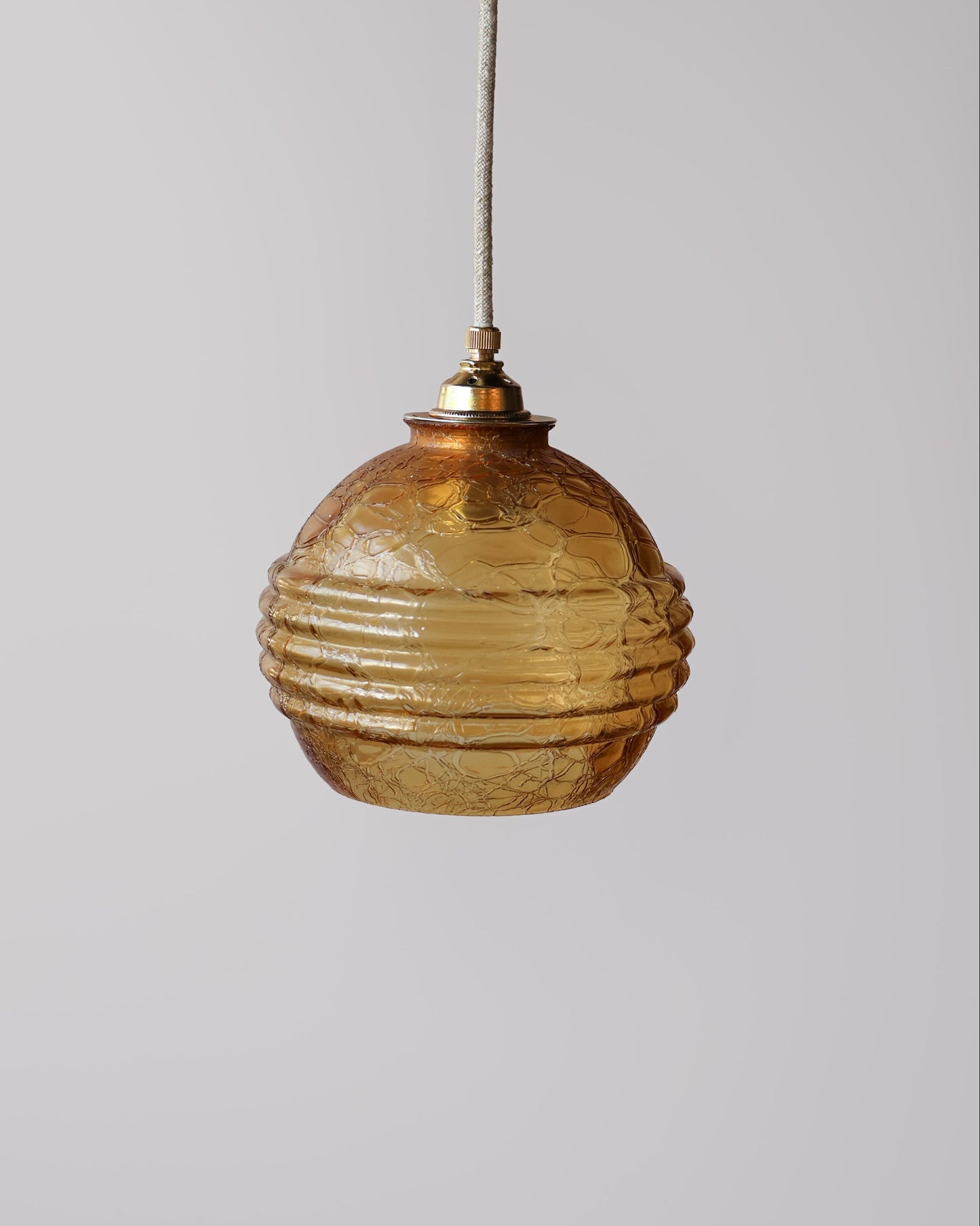 Vintage hanglamp van Lambje met amber 
 craquele glas