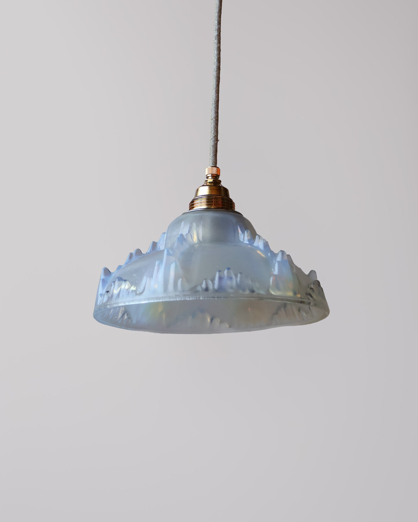 Vintage hanglamp van Lambje met blauw gematteerd glas