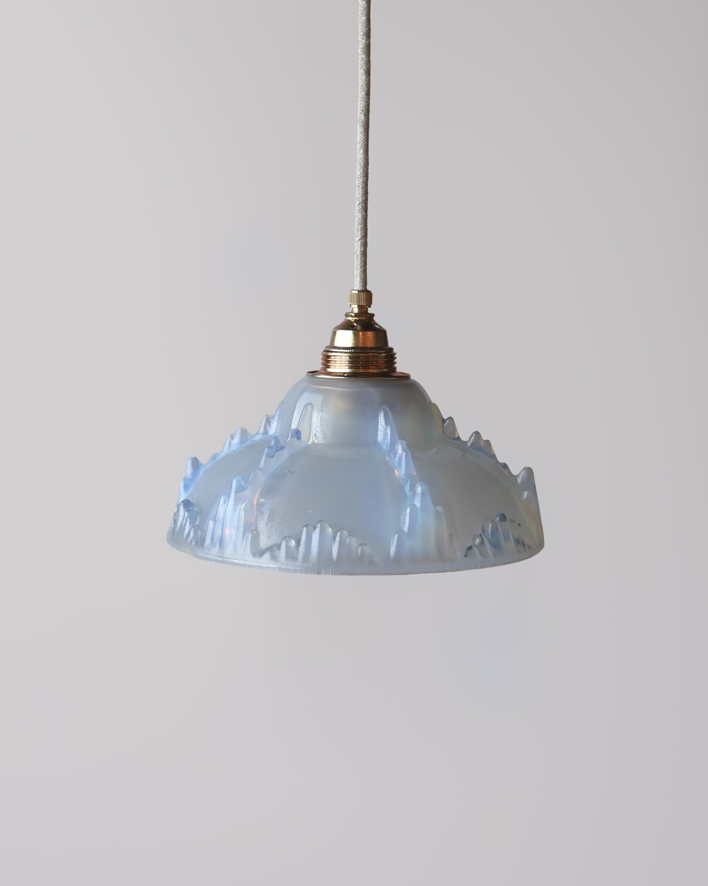 Vintage hanglamp van Lambje met blauw gematteerd glas
