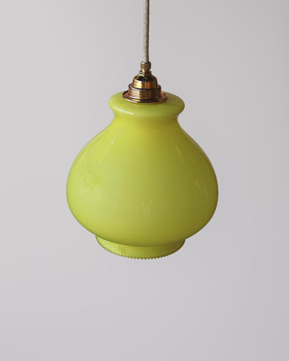 Vintage hanglamp van Lambje met groen 
 opaline glas