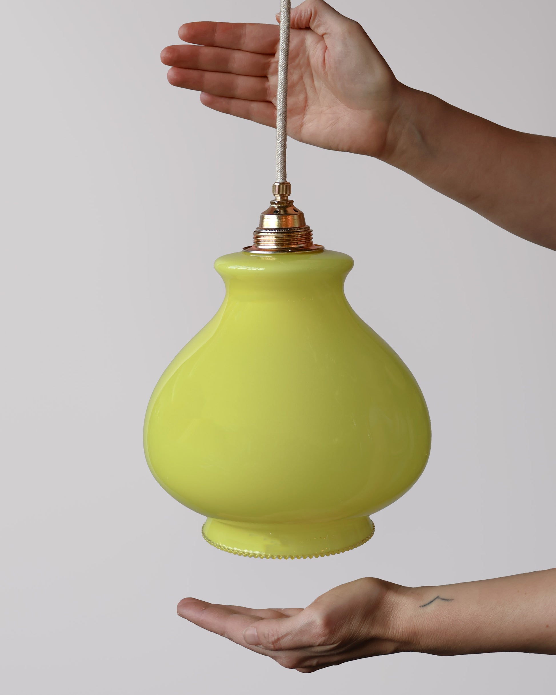 Vintage hanglamp van Lambje met groen 
 opaline glas